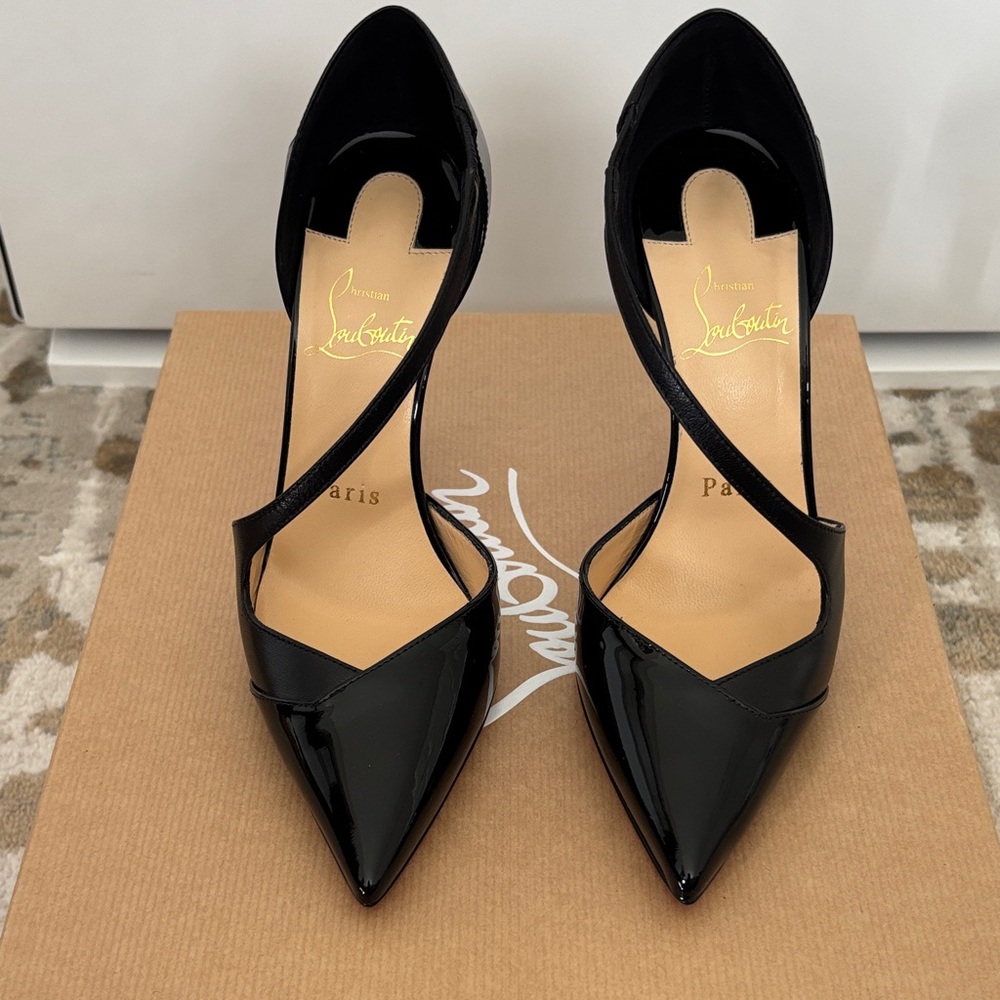 Round and square 100 patent heel